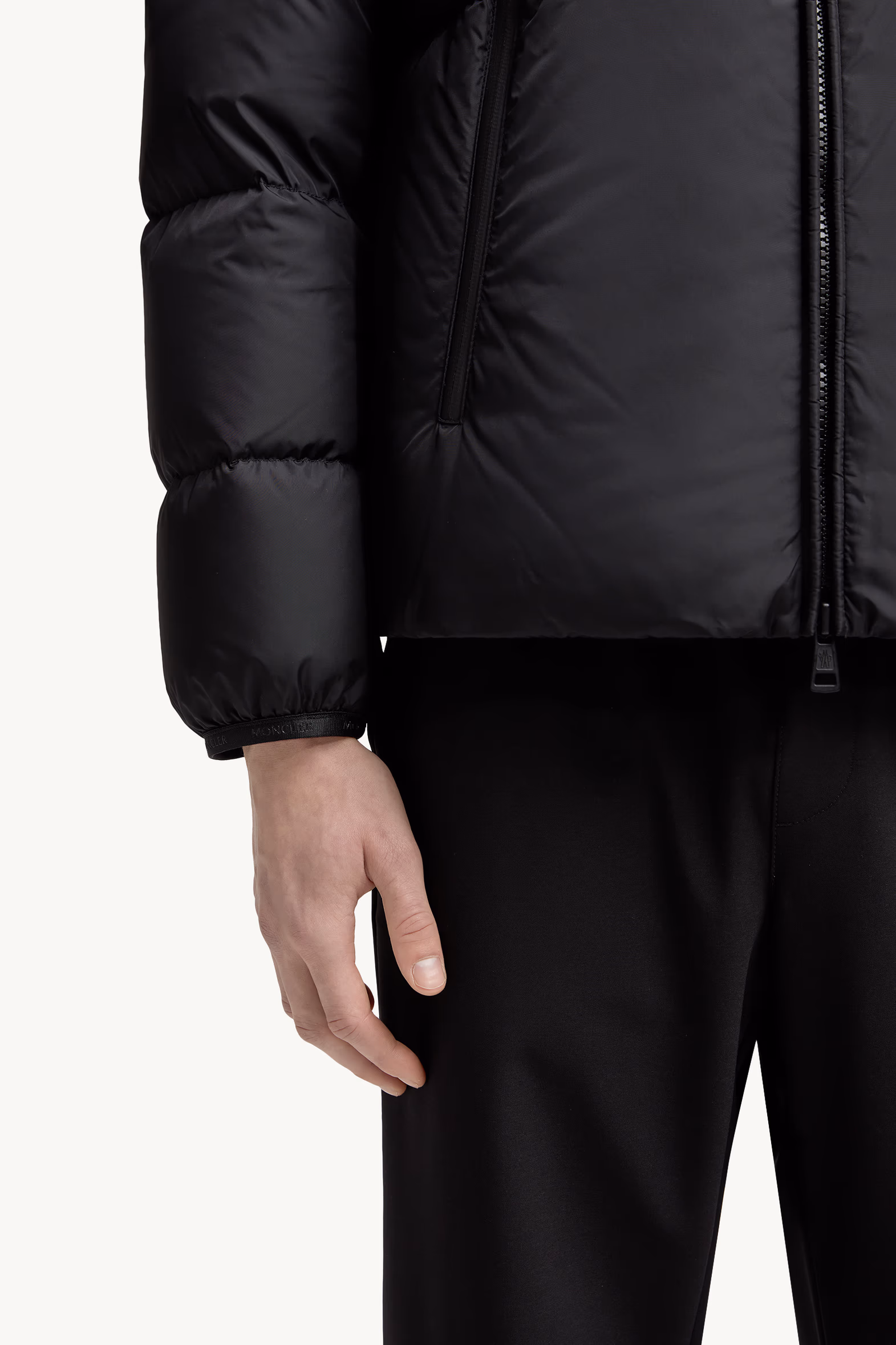Doudoune courte à capuche Montcla Hommes Noir Moncler 7